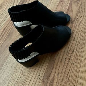 Clarks leather bootie